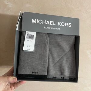 New MK hat & scarf set